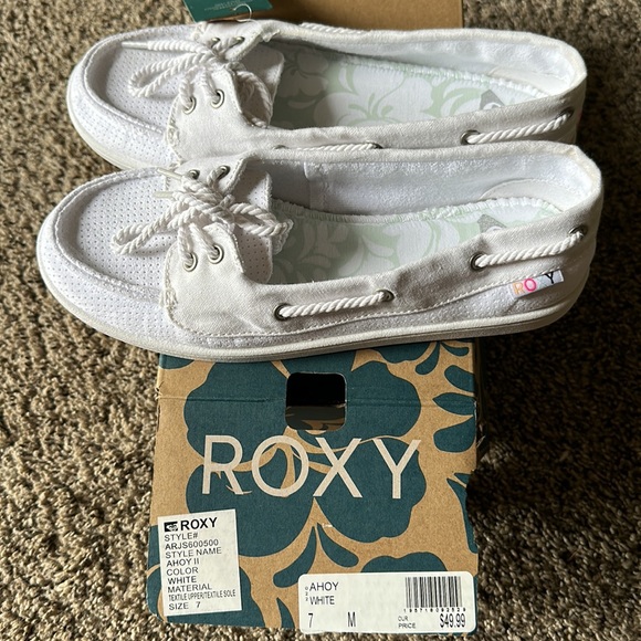 Size 7 Roxy Shoes - Picture 2 of 3